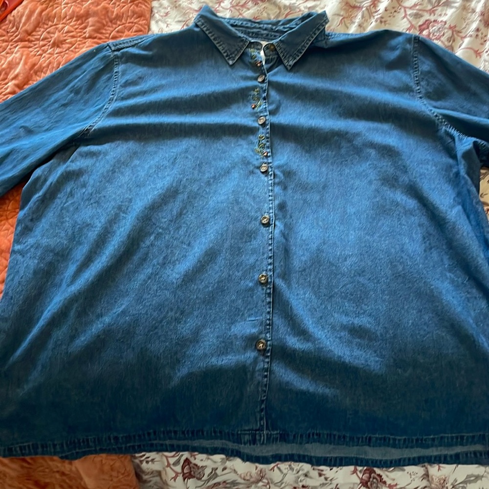 Bobbie Brooks Woman denim 100% cotton embroidered top size 26w